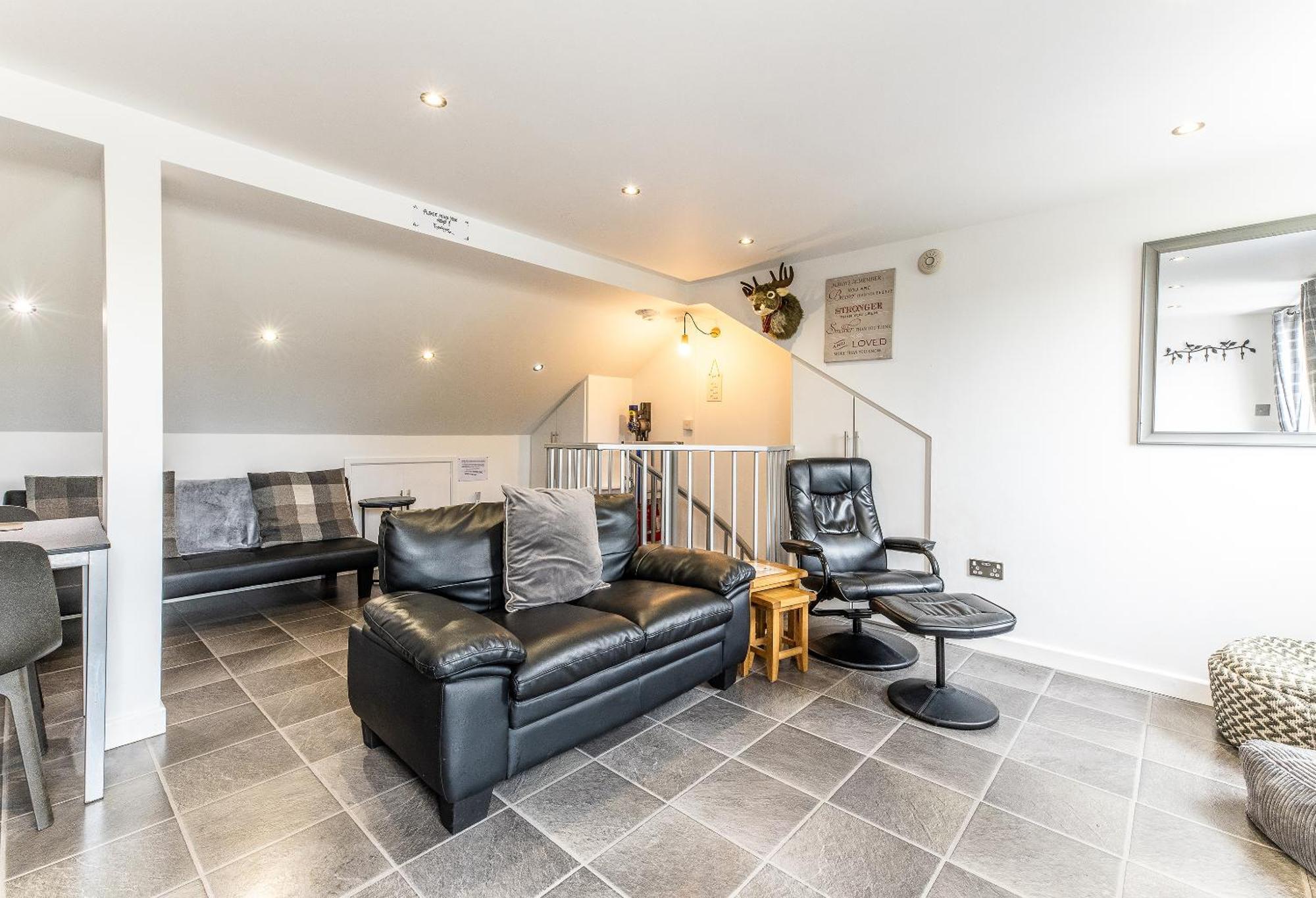 Upside Down House - Sleeps Up To 6 Guests - Great For Family And Friends Gatherings,Corporate Events ,Near Sherwood Forest At Fairview Farm In Nottingham Set In 88 Acres Exterior photo