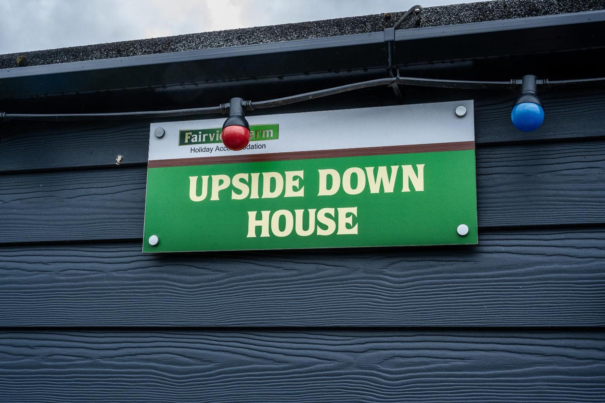 Upside Down House - Sleeps Up To 6 Guests - Great For Family And Friends Gatherings,Corporate Events ,Near Sherwood Forest At Fairview Farm In Nottingham Set In 88 Acres Exterior photo