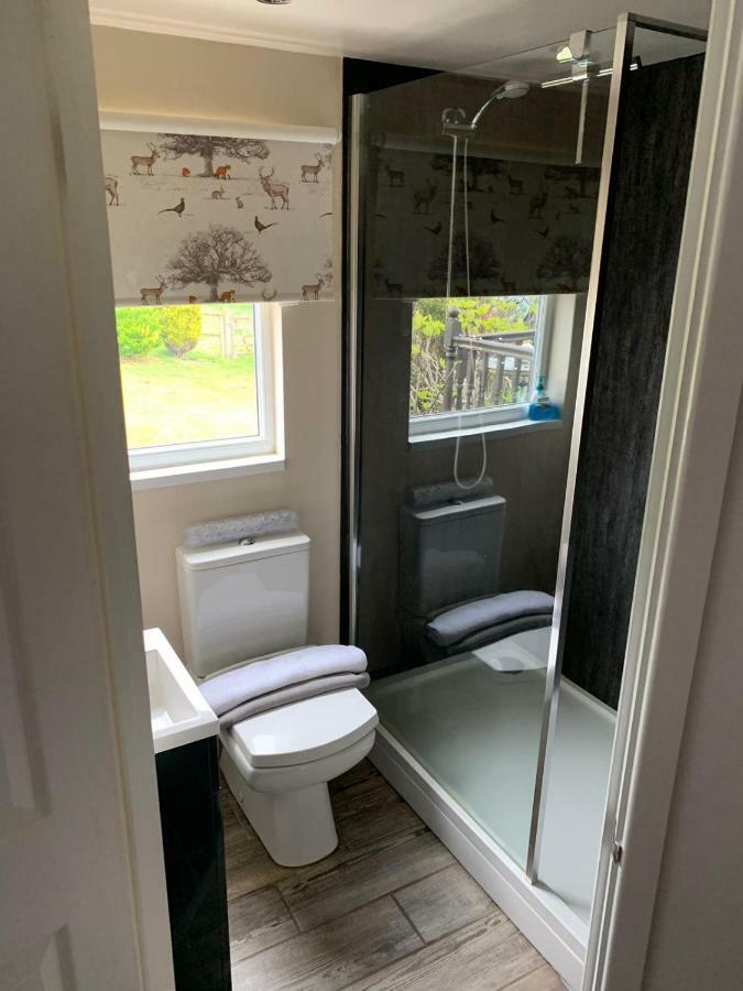 Upside Down House - Sleeps Up To 6 Guests - Great For Family And Friends Gatherings,Corporate Events ,Near Sherwood Forest At Fairview Farm In Nottingham Set In 88 Acres Exterior photo